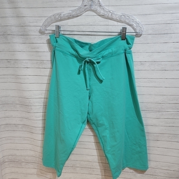 PRANA AQUA CROP ATHLETIC LEGGINGS, SZ MEDIUM - Picture 2 of 5